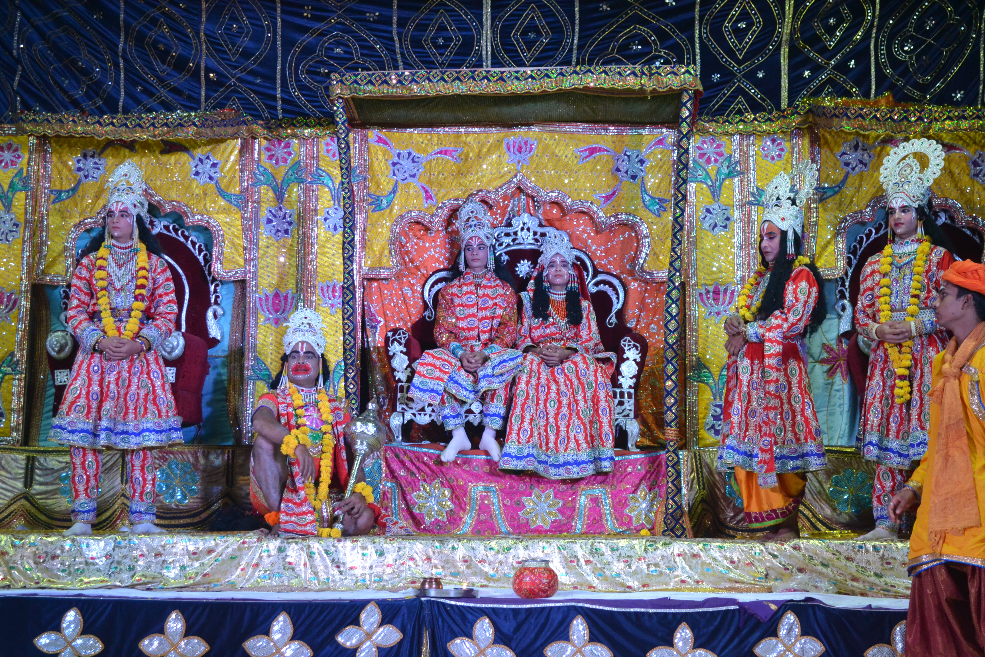 ramleela 2019 : प्रभु श्रीराम ने सम्भाला अयोध्या का राजपाट- देवलोक से हुई पुष्पवर्षा