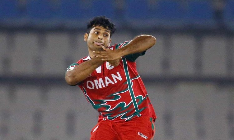 oman_bowler_khawar_ali.jpg