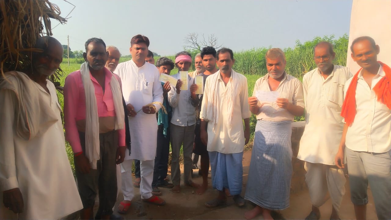 Sugarcane taken from farmers, hung for payment, news in hindi, mp news, datia news