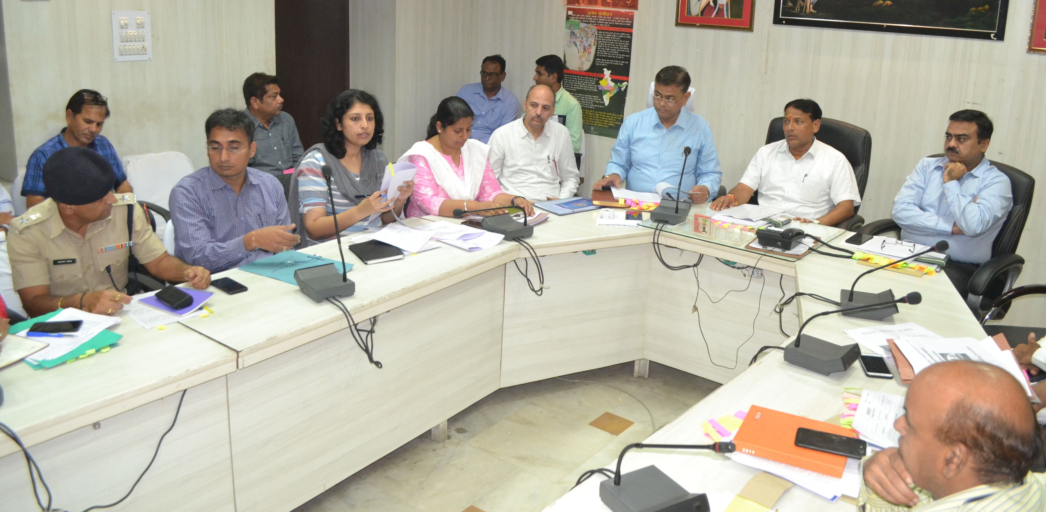 Review Meeting : अंतिम कतार में खड़े व्यक्ति को राहत देने की प्राथमिकता देखिए वीडियो