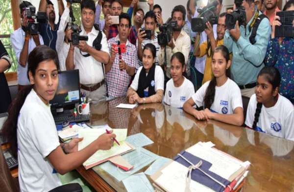 एक स्टूडेंट ने जयपुर की नई कलक्टर बन स्टूडेंट की समस्याओ को किया हल  देखे तस्वीरें...