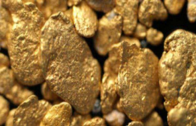 साहब ! हमको खुदाई में सोना मिला है और बेटी बहुत बीमार है, इसके बदले हमे थोड़े पैसे दे दो...