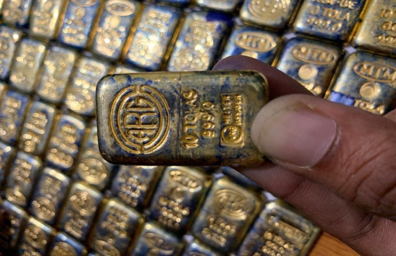 सेंट्रल एक्साइज अफसरों के उड़े होश, जब रेल यात्री के बैग की तलाशी में मिला पांच करोड़ सोना