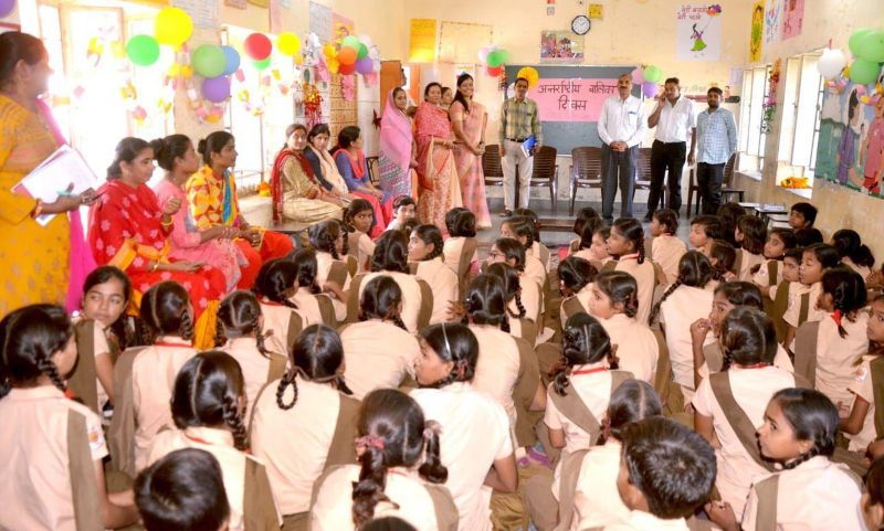 अभिनय से बालिकाओं ने दिया शिक्षा का संदेश