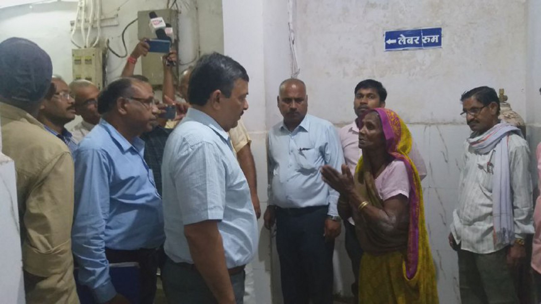 Collector reached district hospital, reprimanded on dislocations