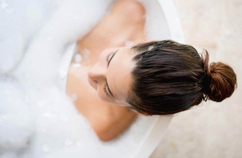 जाने सर्दी में किस पानी से नहाएं