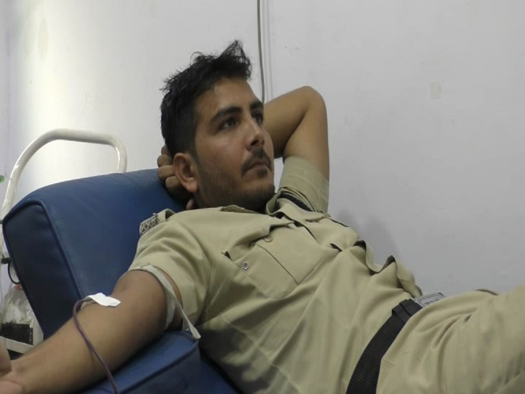 एनीमिया की वजह से गई थी रक्त की कमी, जेल प्रहरी ने रक्तदान कर बचाई जान