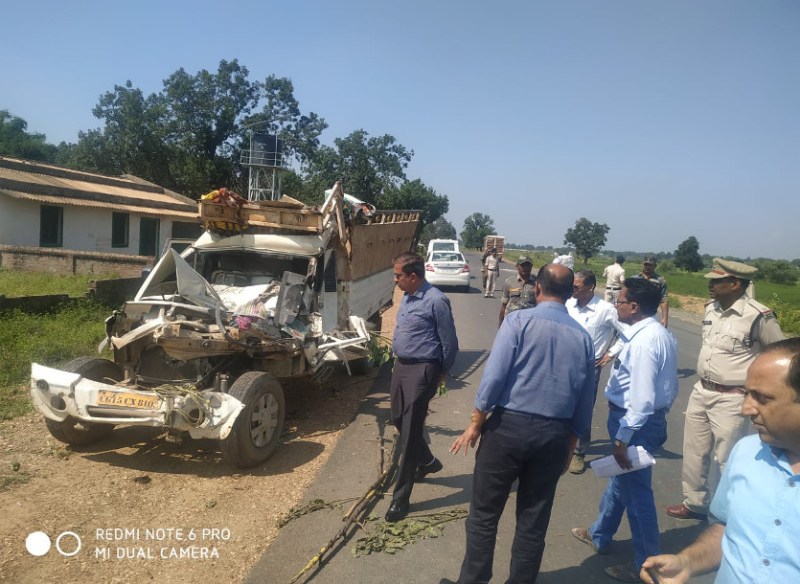 Breaking News: बिल्डिंग की ढलाई कर लौट रही मजदूरों से भरी पिकअप खड़े ट्रक से भिड़ी, 2 की दर्दनाक मौत, 26 घायल, पहुंचे एसडीएम-एसपी