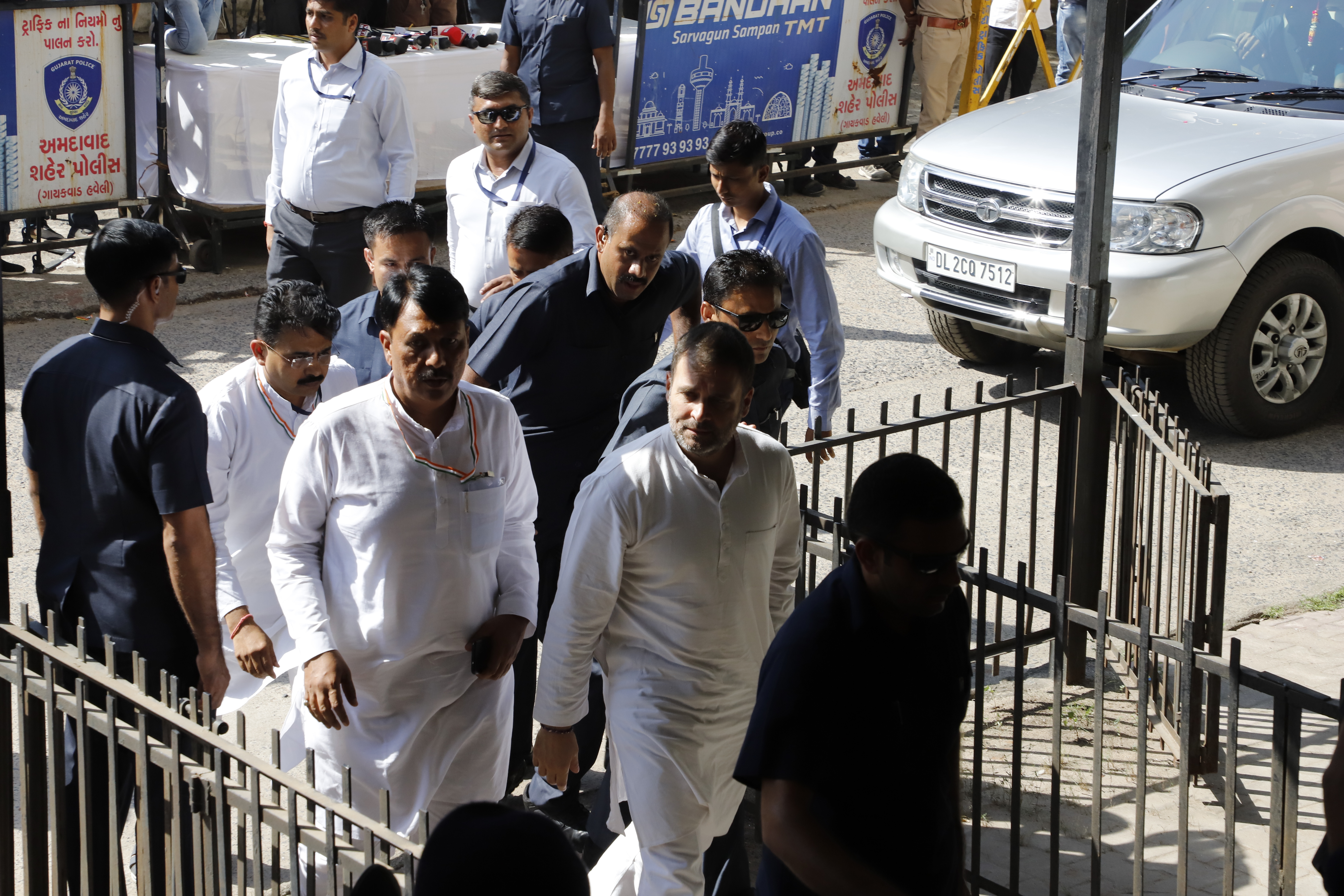Criminal defamation के जुड़े मामलों में Rahul Gandhi Ahmedabad की अदालत में हुए पेश