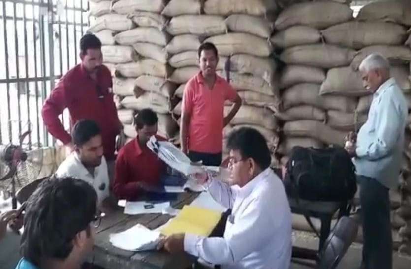 रसद विभाAlwar Logistic Department Raidग ने प्याज के थोक व खुदरा विक्रेताओं के मारे छापे