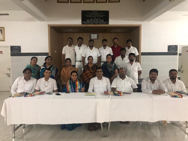 समाज सेवा के कार्य करने पर बल