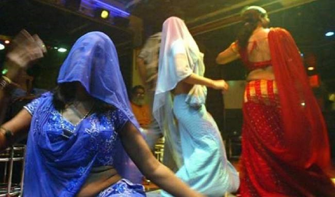 Illegal Dance Bars : अवैध डांस बार पर छापे, सात गिरफ्तार