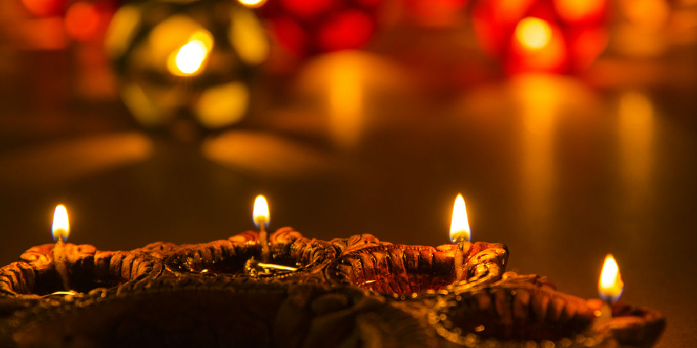 दिवाली से पहले छोड़ दें ये आदतें, वरना लक्ष्मी कभी नहीं होंगी प्रसन्न