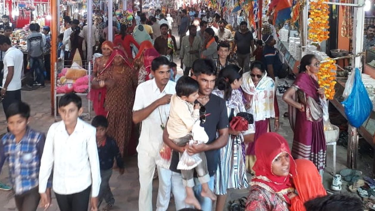 Hundreds visited Baba's Samadhi on Sharad Purnima in ramdevra
