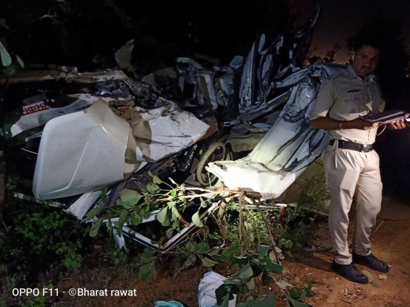 टायर फटने से ट्रक ने चार पहिया वाहन को रौंदा, भाई-बहन की मौत, दो घायल