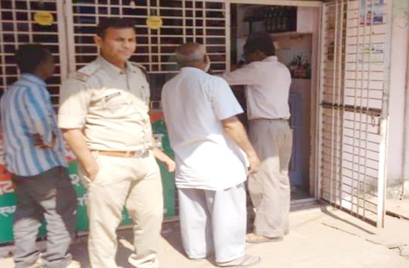 Amanganj police raid NKJ liquor shop