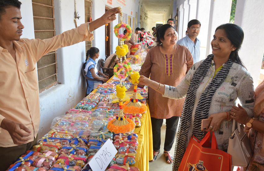 alwar deepawali festiwal news दीपावली का सजने लगा बाजार, यहां सब कुछ है तैयार