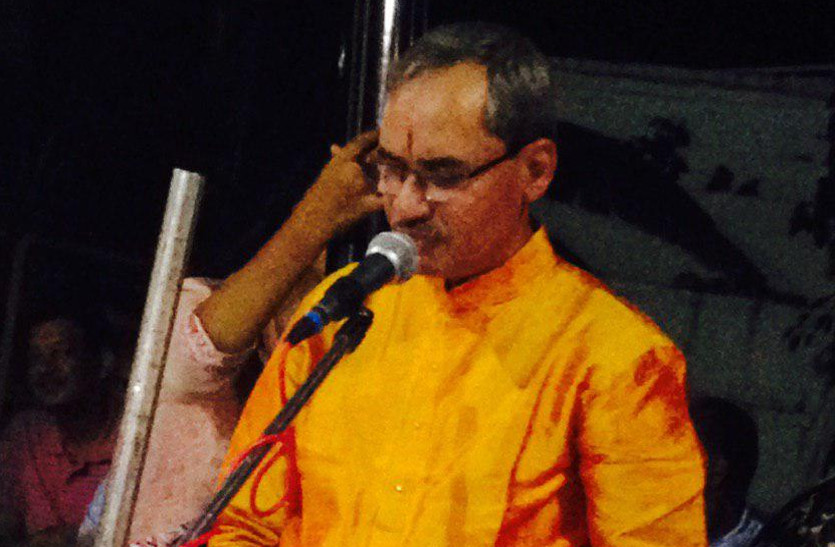Pandit Chandrashekhar Vazha delighted with sweet classical singing