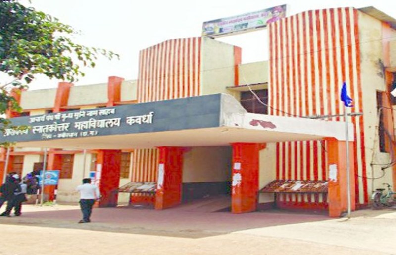 प्राचार्य छात्राओं के सामने करते हैं ये घटिया हरकत, शिकायत की तो कहा- एक हफ्ते का समय दो, मैं खुद को बदल लूंगा