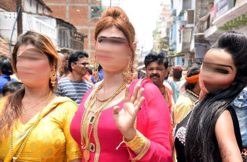 Three suspected youth arrested in jaipur : Men disguised as women