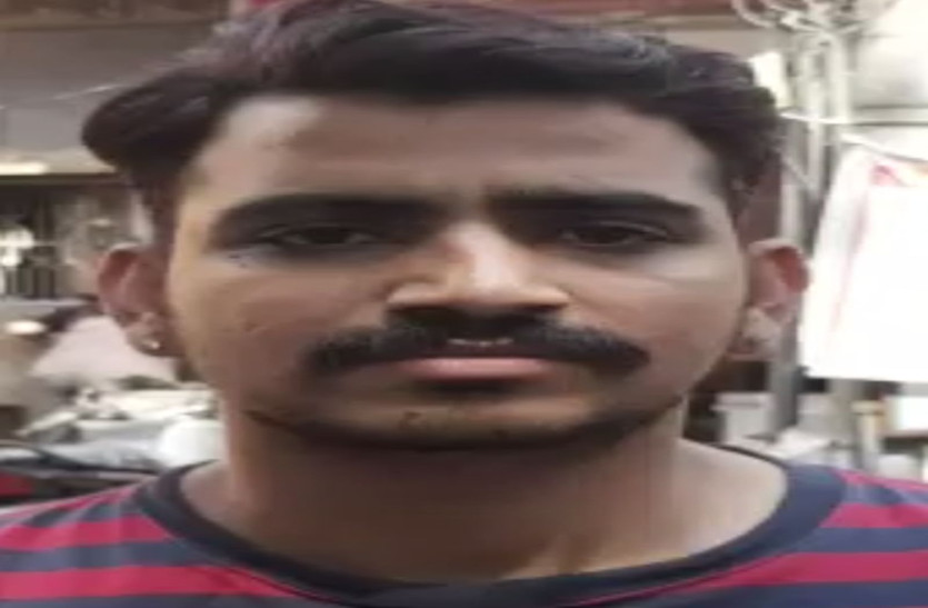 युवक के गले से चेन लूटी, मोपेड को लात मार भागे लुटेरे