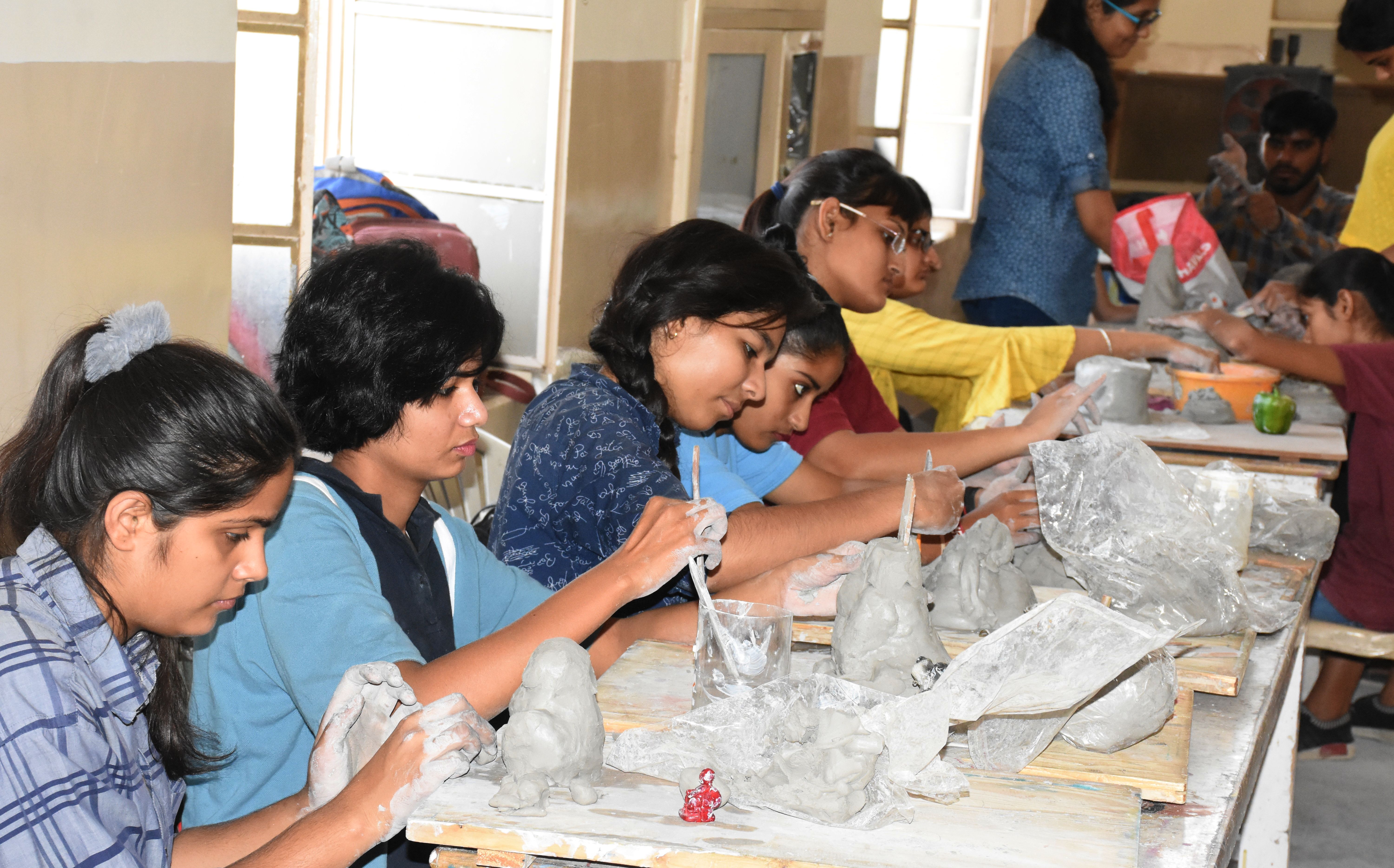 Sculpture training camp started in bikaner