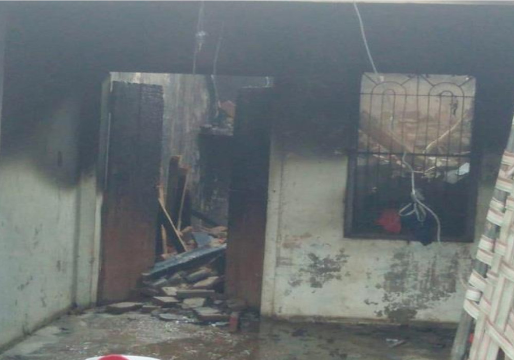 घर में लगी भीषण आग, एक ही परिवार के 4 सदस्यों की जिंदा जलकर मौत, फिर छत में सो रहे लोगों का हुआ ये हाल