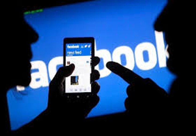 फर्जी फेसबुक आईडी से पिता-पुत्र करते थे आपत्तिजनक पोस्ट, पुलिस ने किया गिरफ्तार तो बताई इसके पीछे की वजह