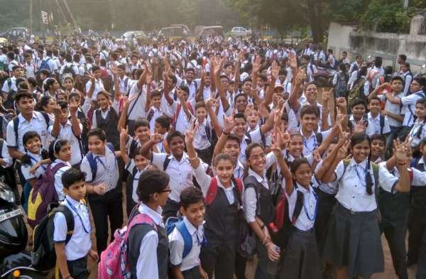 Photo Gallery : श्रीशंकरा विद्यालय सेक्टर-10 के कर्मचारी ने अपनी 8 सूत्रीय मांग को लेकर किया प्रदर्शन