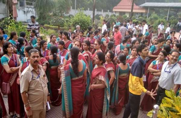 Photo Gallery : श्रीशंकरा विद्यालय सेक्टर-10 के कर्मचारी ने अपनी 8 सूत्रीय मांग को लेकर किया प्रदर्शन