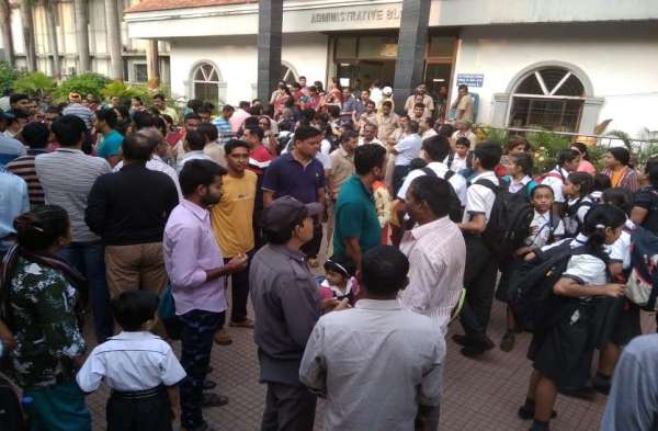 Photo Gallery : श्रीशंकरा विद्यालय सेक्टर-10 के कर्मचारी ने अपनी 8 सूत्रीय मांग को लेकर किया प्रदर्शन