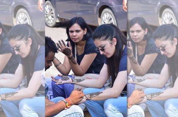 कल करवा चौथ के व्रत पर  'सोल श्रृंगार' में मेहंदी से शुरुआत करती महिलाये