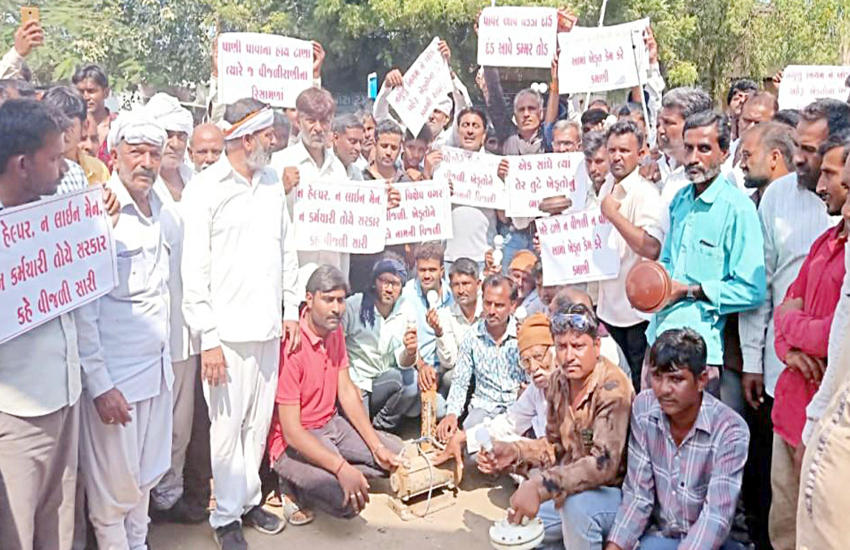 Ahmedabad News : विद्युत उपकरण लेकर पहुंचे किसान, कहा-बिजली नहीं तो इन्हें वापस ले लो