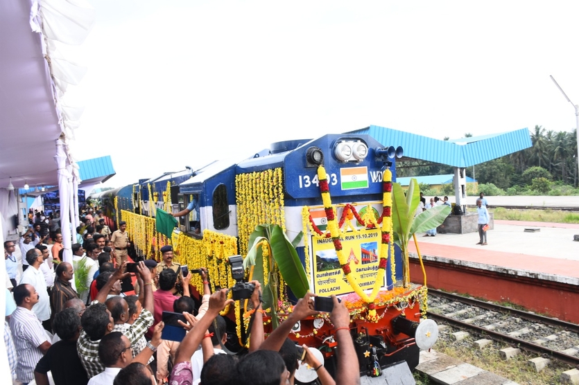 रेल मंत्री ने नई ट्रेनों को वीडियो कॉन्फ्रेसिंग के जरिए दिखाई हरी झंडी