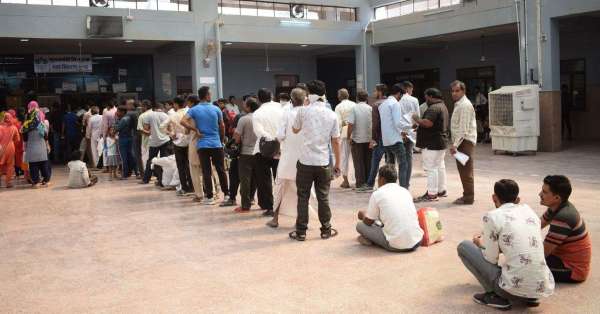 ड़ेंगू के साथ मौसमी बीमारियों ने बोला हल्ला, मरीजों की लग रही लम्बी कतार, देखें तस्वीरें...