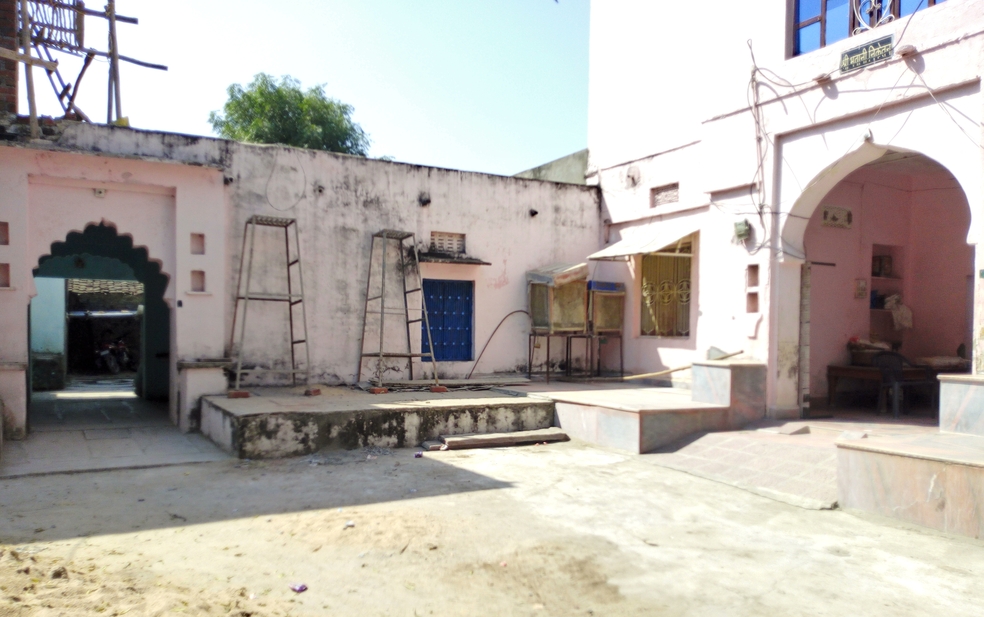 No main door on houses in bhilwara