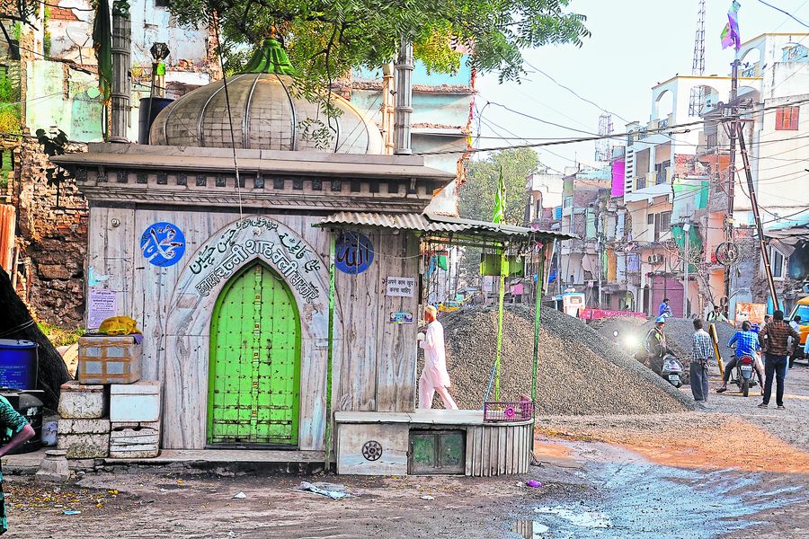 स्मार्ट सिटी की सड़क से धर्मस्थल पर तोडफ़ोड़ बड़ी चुनौती