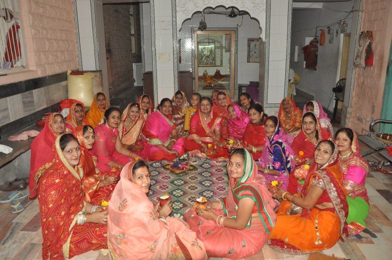 Hearing the story, completed fast by offering moon