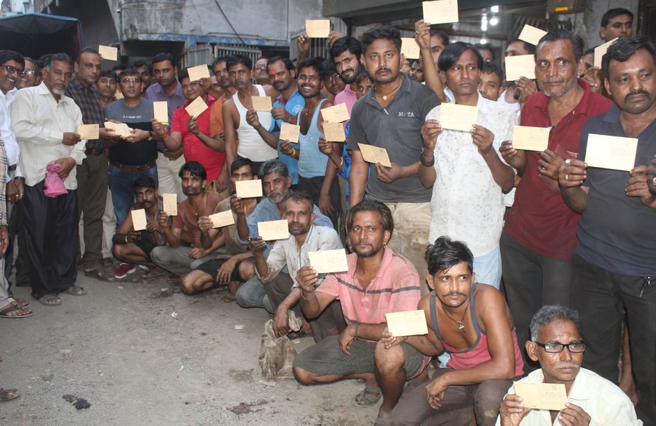 textile news- लिंबायत के वीवर्स और कपड़ा श्रमिक ने पांच सौ पत्र लिखे