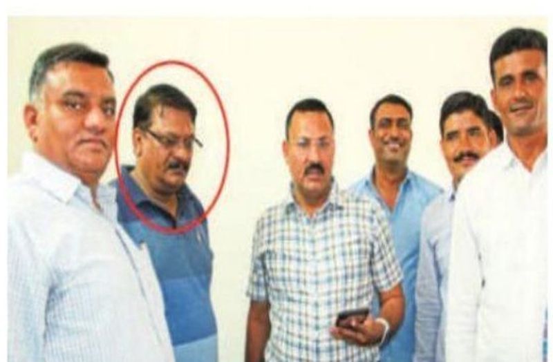 रिश्वत के खेल में ट्रिपल 4 का अंक!, 4 नम्बर कमरे में मांगी थी 4 लाख की रिश्वत और 40 हजार की घूस लेते धरा गया