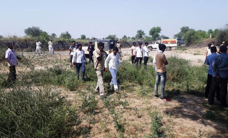 One killed, seven injured by pickup overturn