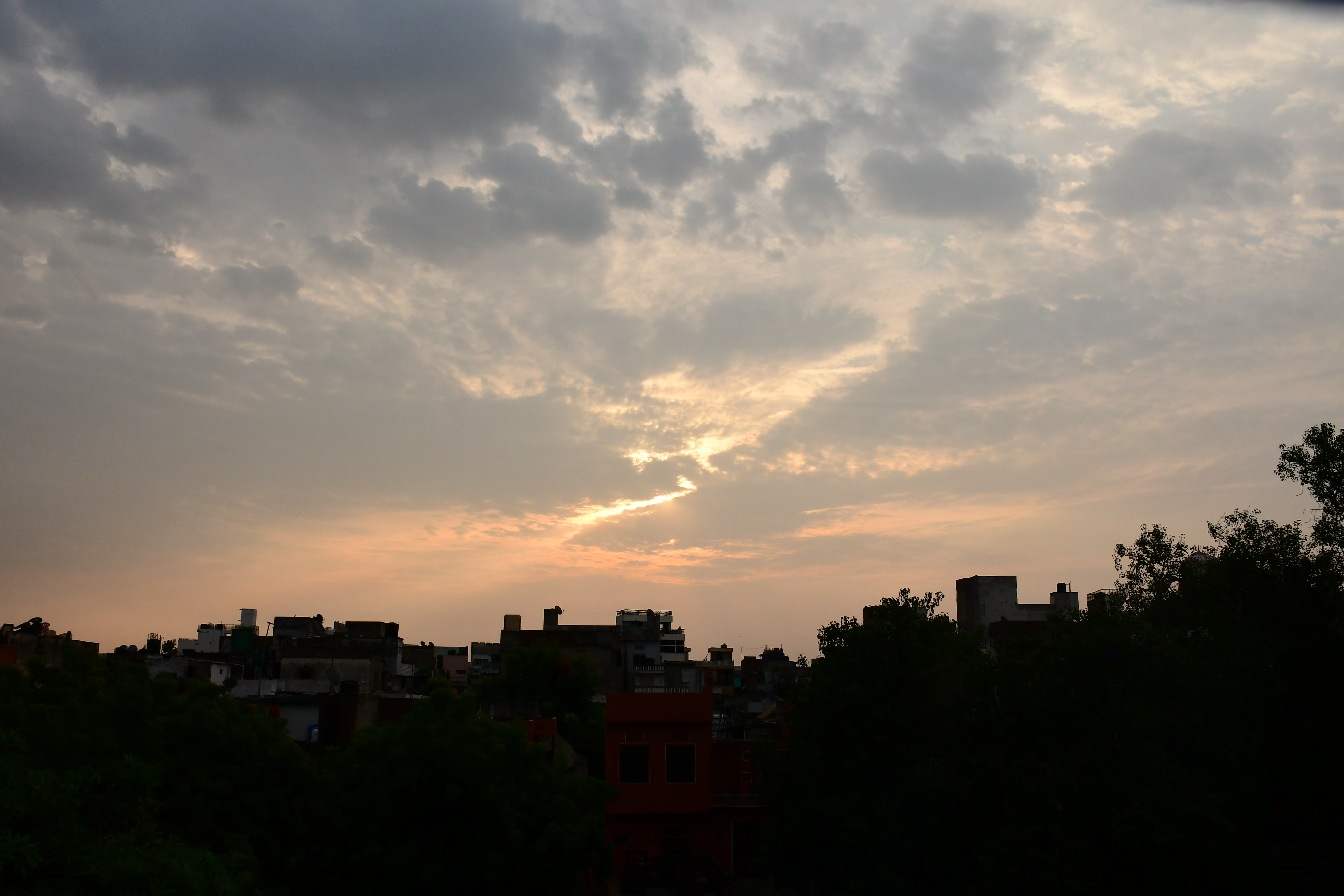 जयपुर में छाये बादल