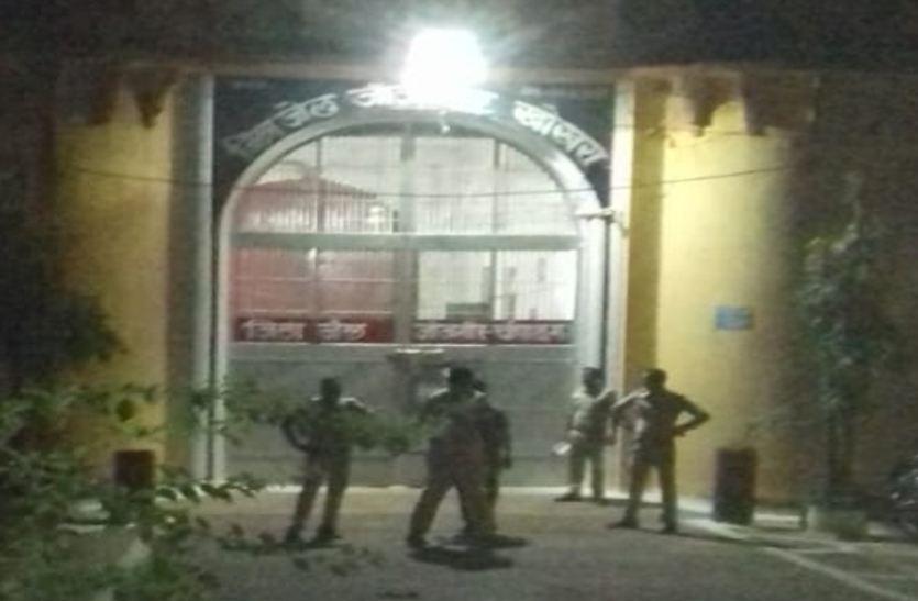 अनशन कर रहे 67 श्रमिक नेताओं पर रात में चला प्रशासन का डंडा, परिजनों को खदेड़ा गया, श्रमिक नेता भेजे गए जेल