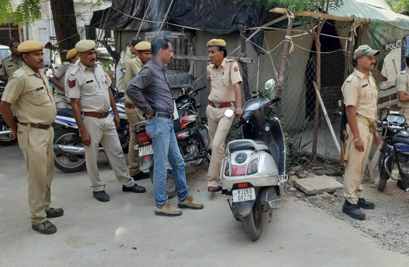 मालपुरा में तनाव के बाद पुलिस जाप्ते के बीच अदा की जुम्मे की नमाज