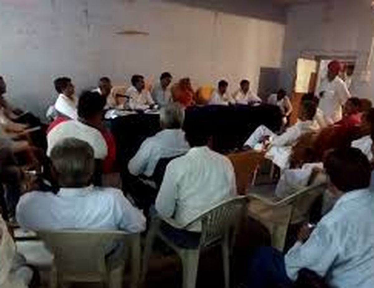 सड़कों की बदहाली का मचा शोर, सत्ता पक्ष और विपक्ष का साझा जोर