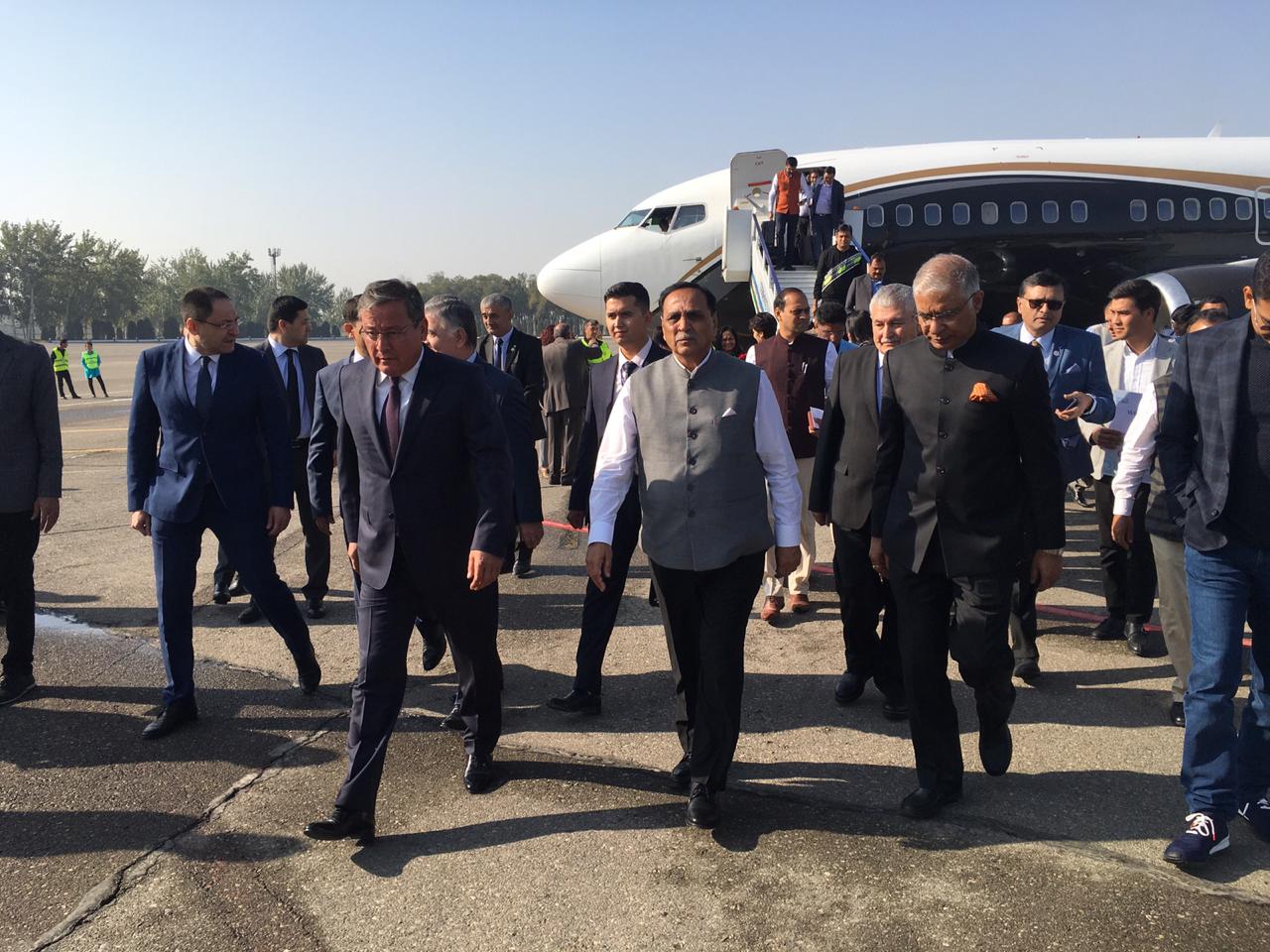 गुजरात के मुख्यमंत्री Rupani welcomed at Andijan airport in उज्बेकिस्तान