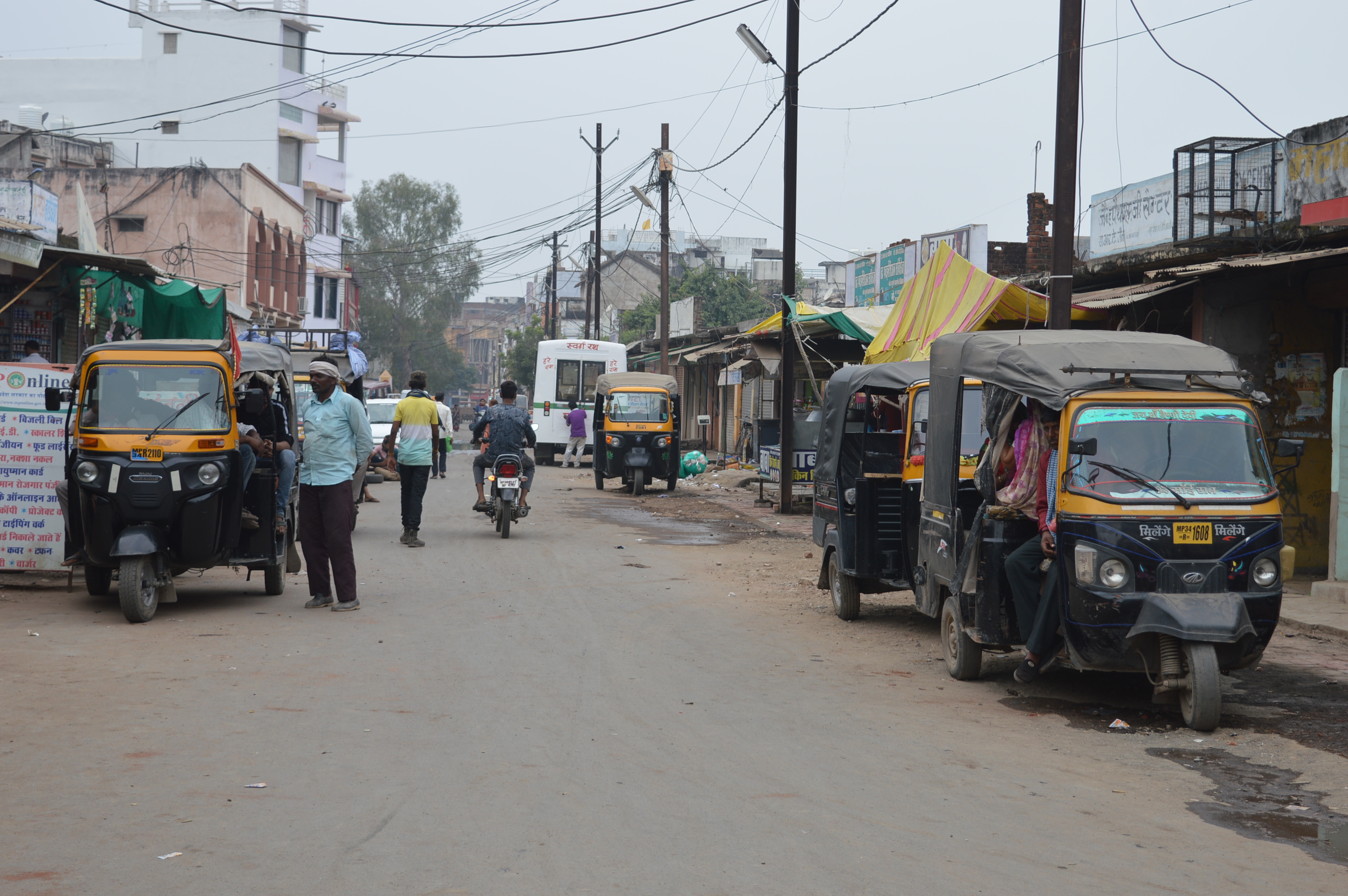 शहर की यातायात व्यवस्था पर भारी पड़ रहे ऑटो रिक्शा