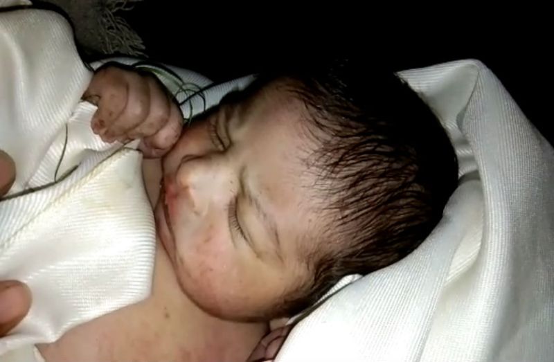 अहोई अष्टमी से पहले सामने आई निष्ठुर ममता, झाड़ियों बिलख रहा था नवजात