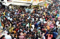 दीपावली की खरीदारी के लिए बाजारों में उमड़ने लगी भीड़