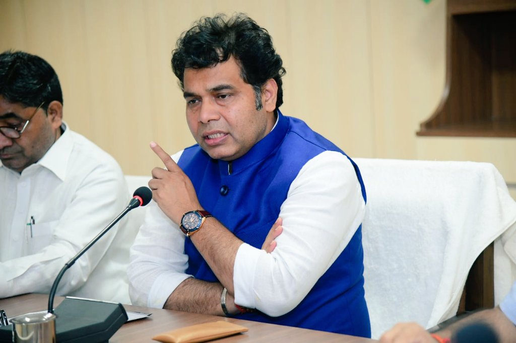 ऊर्जा मंत्री ने पूछा जिला अस्पताल में हुआ कितना सुधार, CMS नहीं दे सके जवाब, DM को चेतावनी के निर्देश